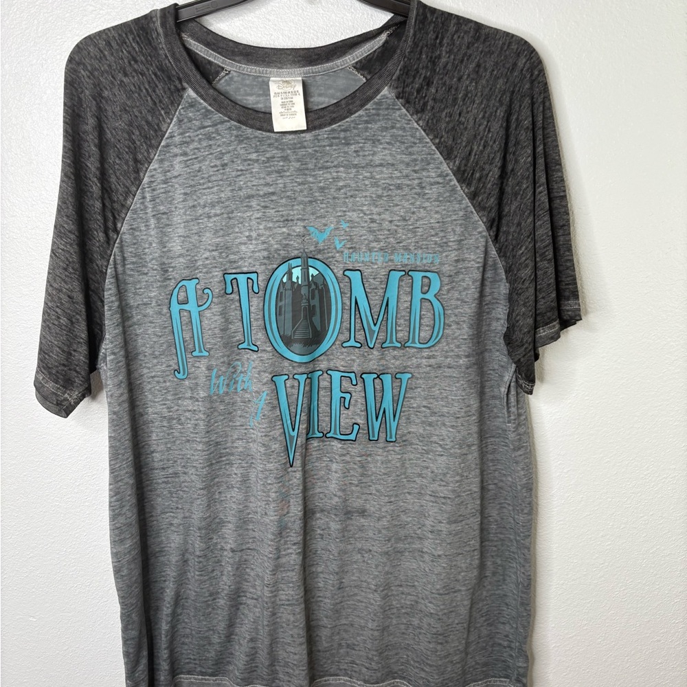 Disney XL Haunted Mansion “A Tomb With A View” T-Shirt - Picture 5 of 5